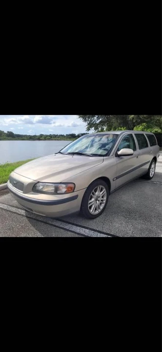 2001 Volvo V70 2nd Gen - Image 2 of 2