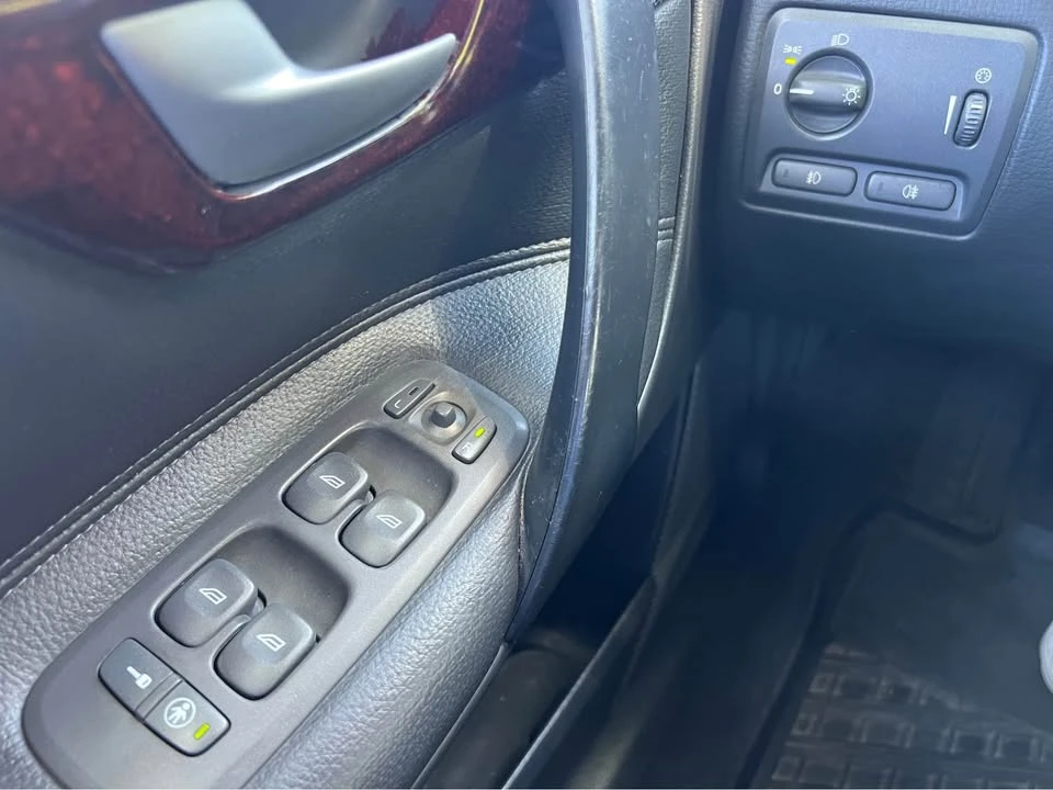 2001 Volvo V70 2nd Gen - Image 13 of 19