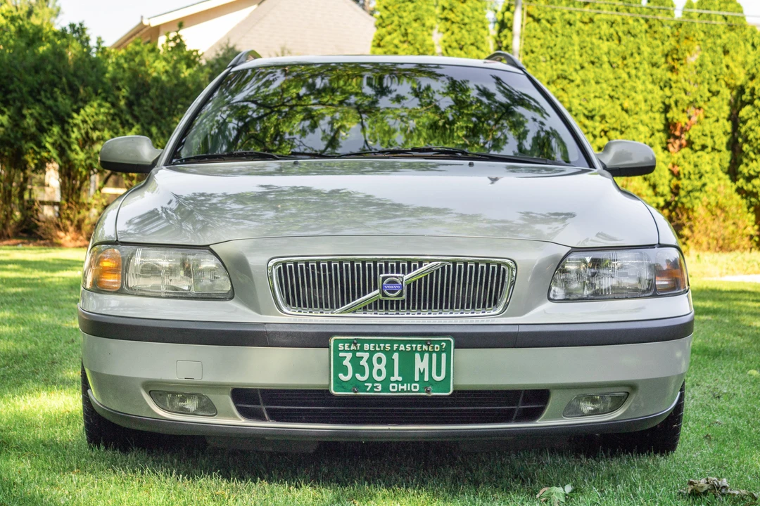 2001 Volvo V70 2nd Gen - Image 2 of 31