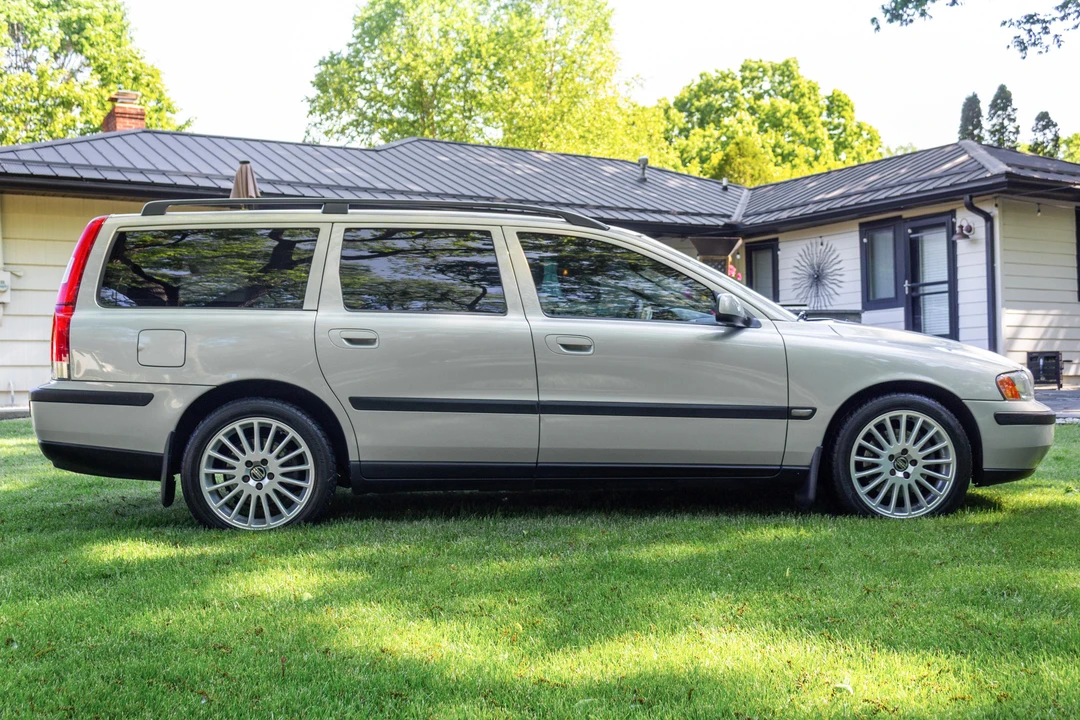 2001 Volvo V70 2nd Gen - Image 3 of 31