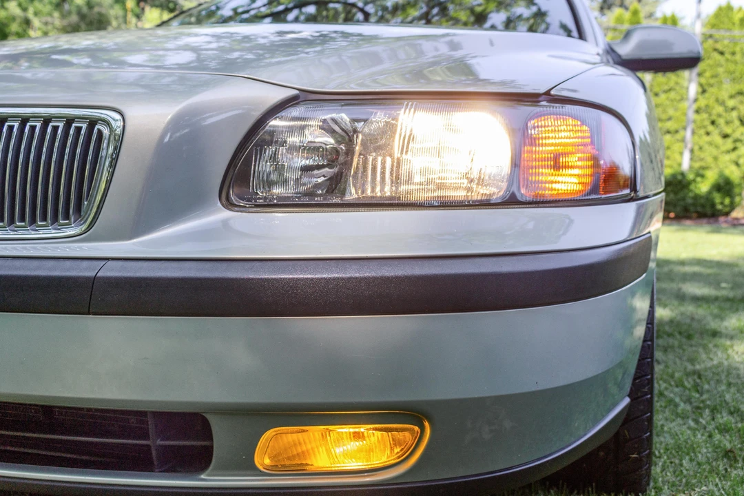 2001 Volvo V70 2nd Gen - Image 11 of 31