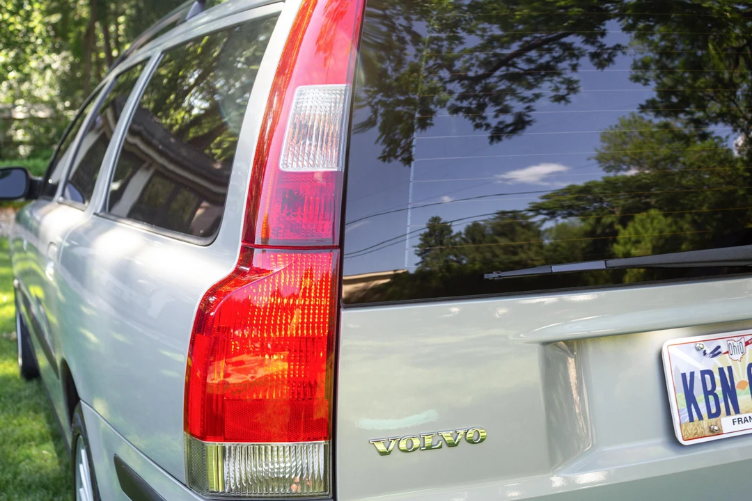 2001 Volvo V70 2nd Gen - Image 13 of 31