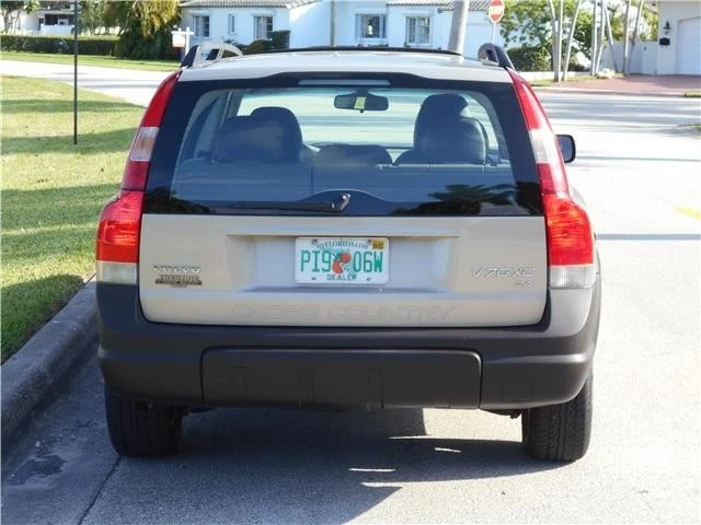 2001 Volvo V70 XC 1st Gen - Image 10 of 12