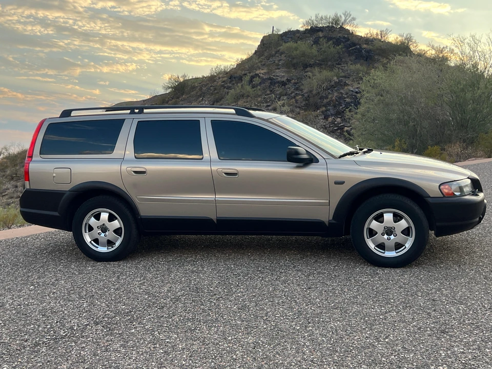 2001 Volvo V70 XC/XC70 2nd Gen - Image 10 of 31