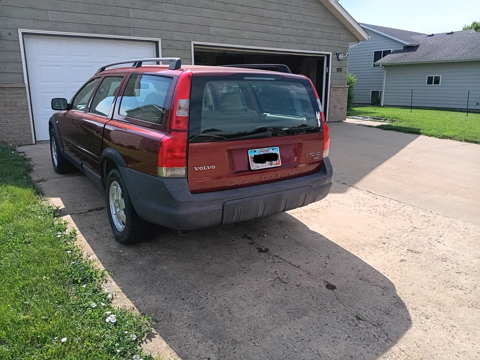 2001 Volvo V70 XC/XC70 2nd Gen - Image 2 of 7