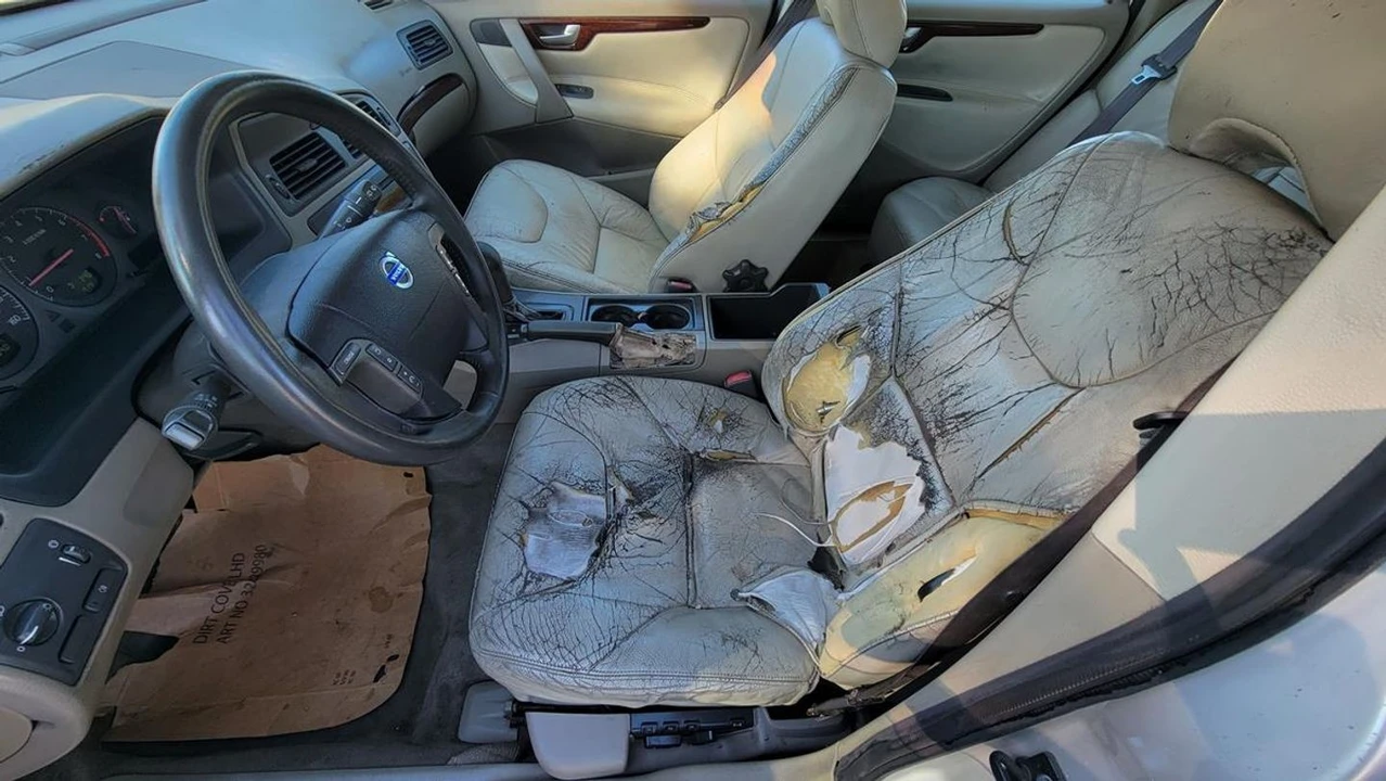 2001 Volvo V70 2nd Gen - Image 14 of 21