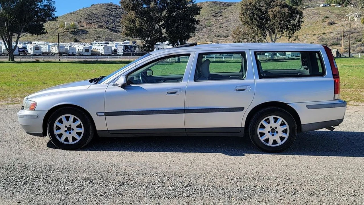 2001 Volvo V70 2nd Gen - Image 12 of 21