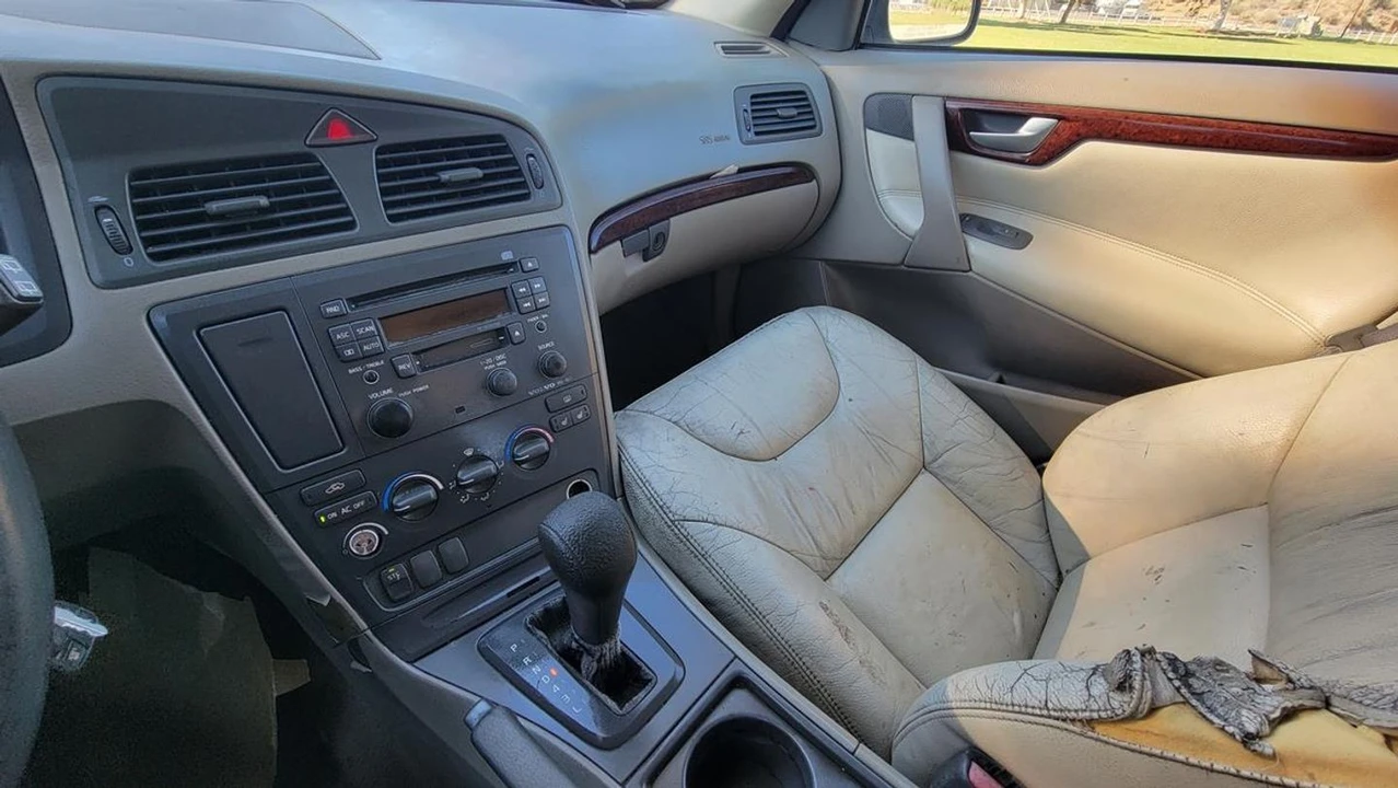 2001 Volvo V70 2nd Gen - Image 19 of 28