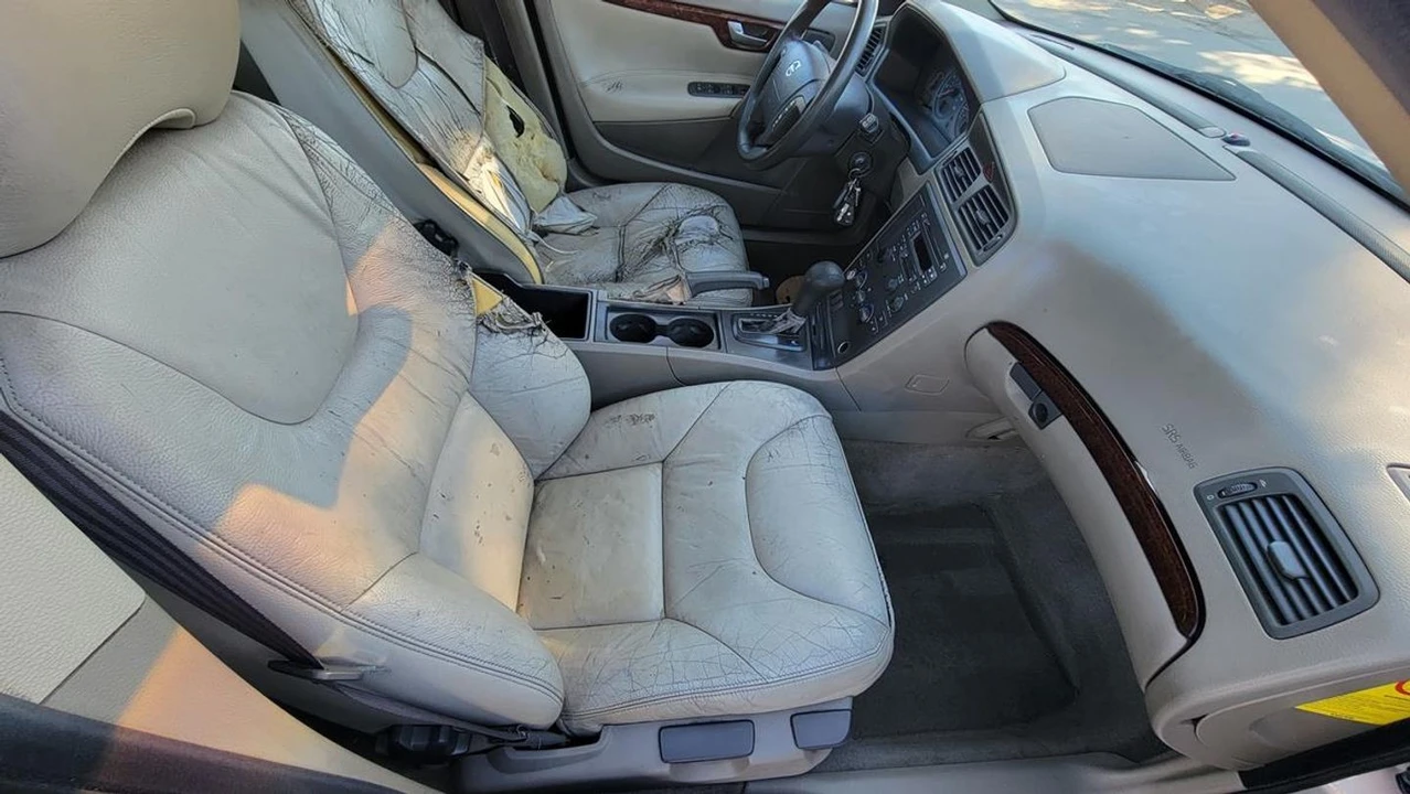 2001 Volvo V70 2nd Gen - Image 15 of 21