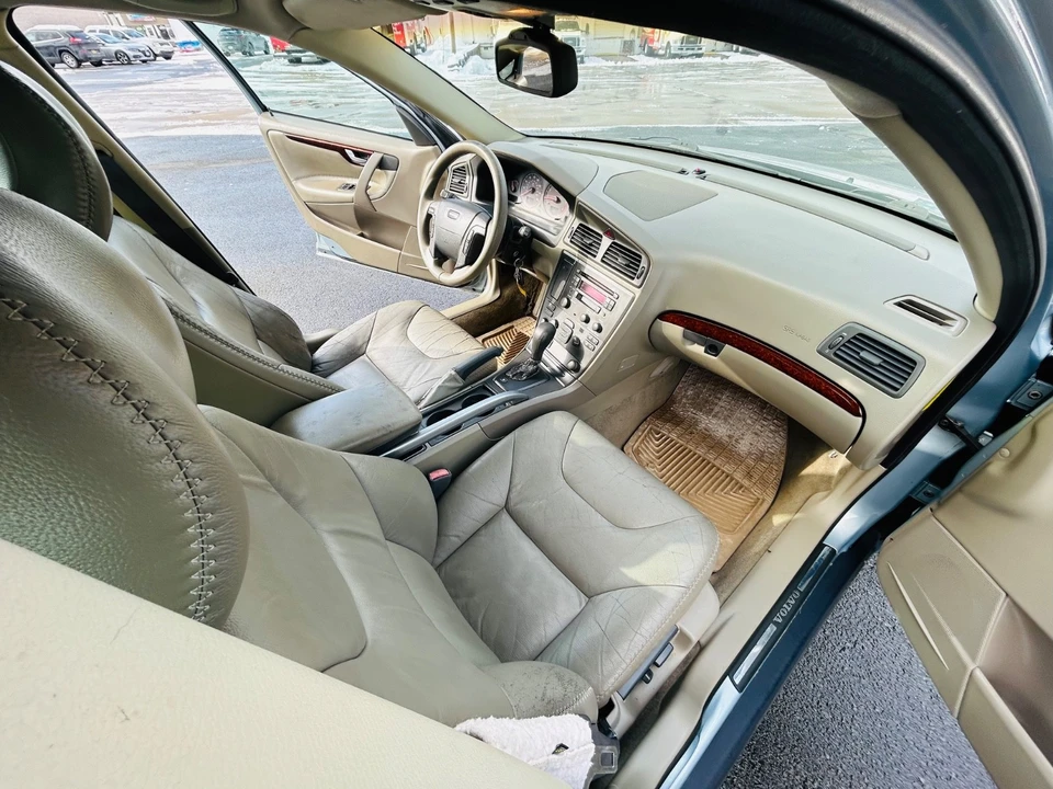 2001 Volvo V70 XC 1st Gen - Image 18 of 21