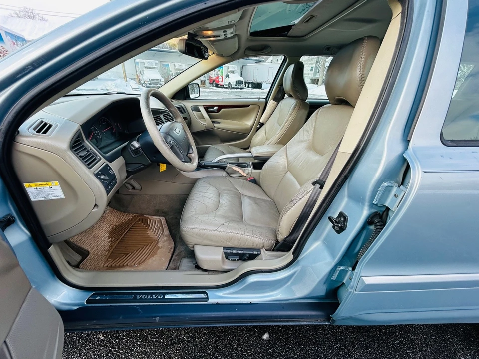 2001 Volvo V70 XC 1st Gen - Image 4 of 21