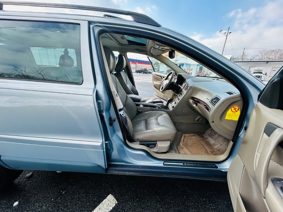 2001 Volvo V70 XC 1st Gen - Image 17 of 21