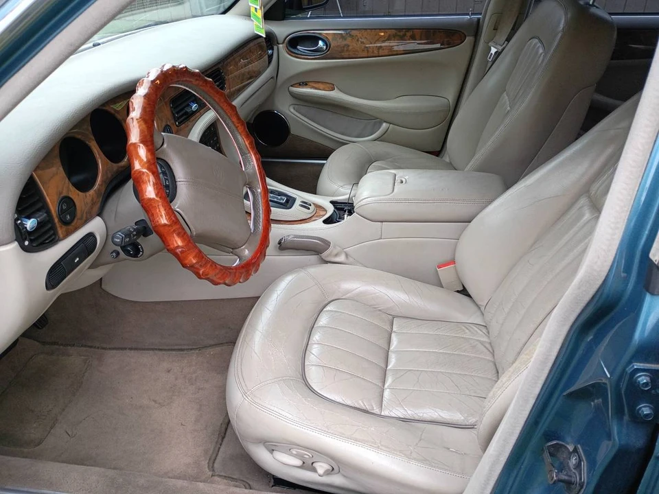 2001 Jaguar X308 XJ - Image 2 of 6