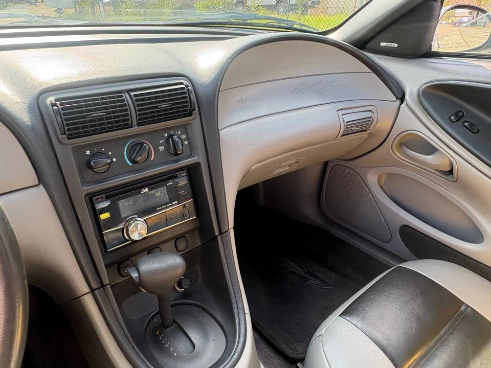 2001 Ford SN95 Mustang - Image 11 of 12