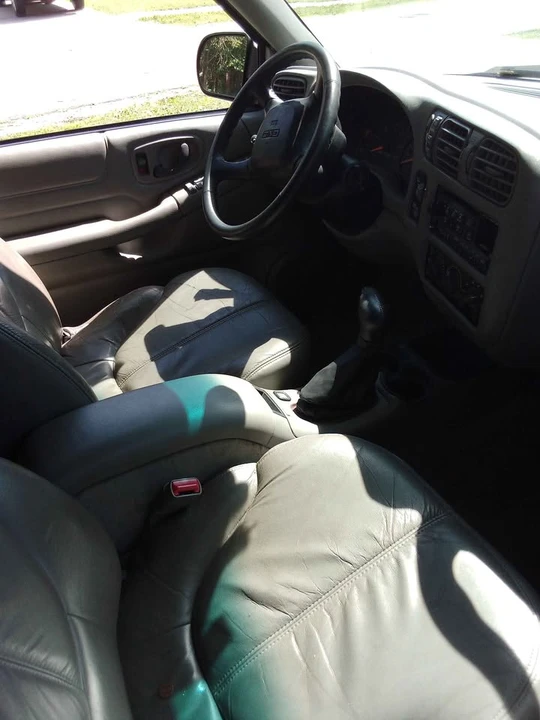 2001 GMC S-15 Jimmy 2nd Gen - Image 4 of 8