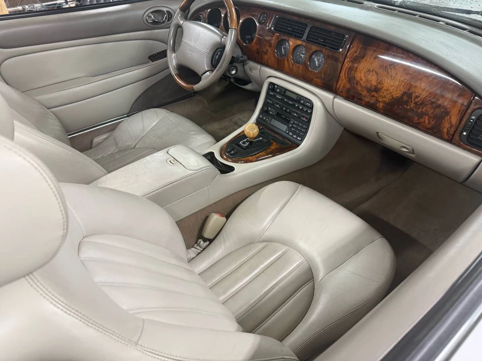 2001 Jaguar X100 XK8 - Image 12 of 16