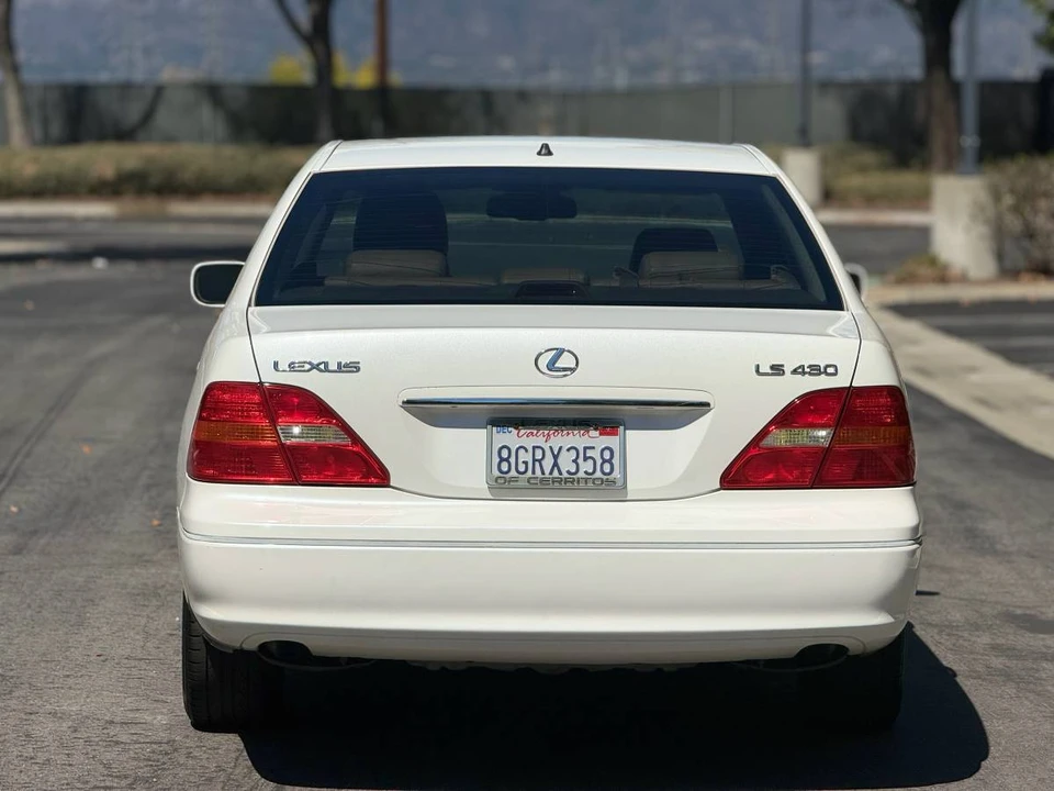 2001 Lexus LS 3rd Gen - Image 3 of 14