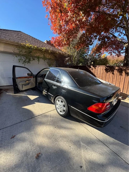2001 Lexus LS 3rd Gen - Image 3 of 4