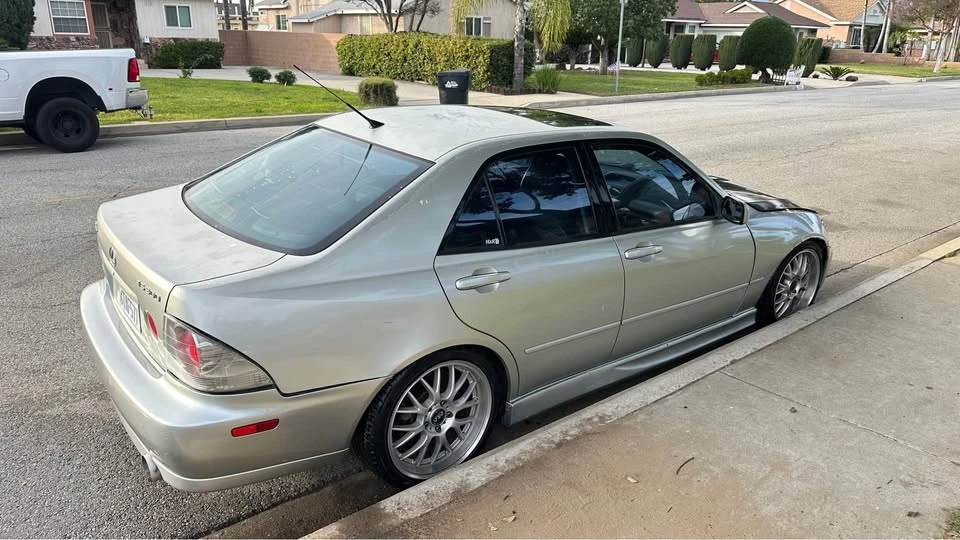 2001 Lexus IS 1st Gen - Image 4 of 7