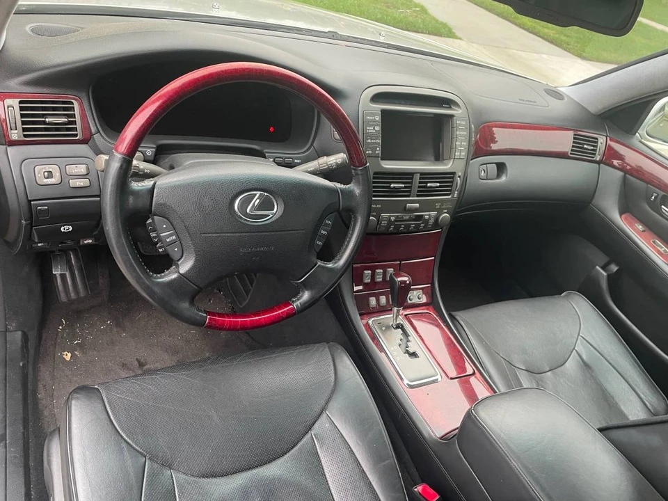 2001 Lexus LS 3rd Gen - Image 6 of 10