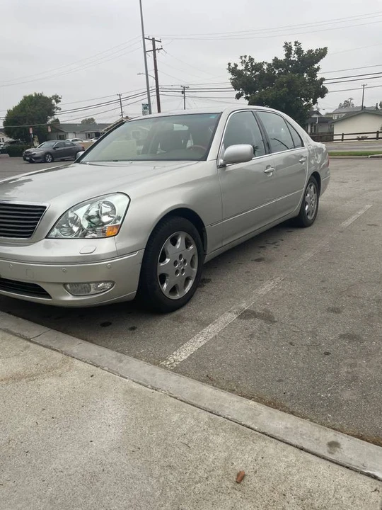 2001 Lexus LS 3rd Gen - Image 3 of 10