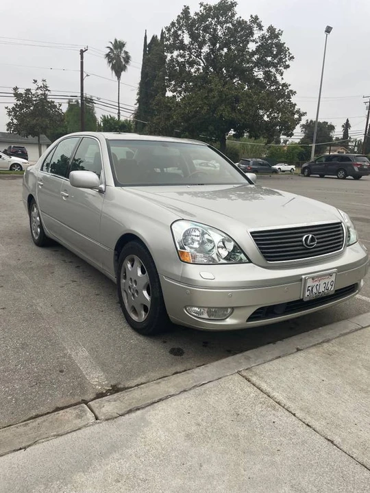 2001 Lexus LS 3rd Gen - Image 2 of 10