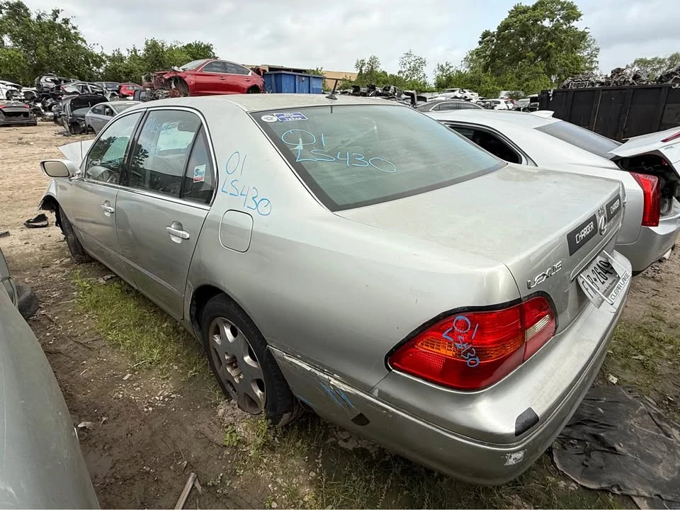 2001 Lexus LS 3rd Gen - Image 4 of 5