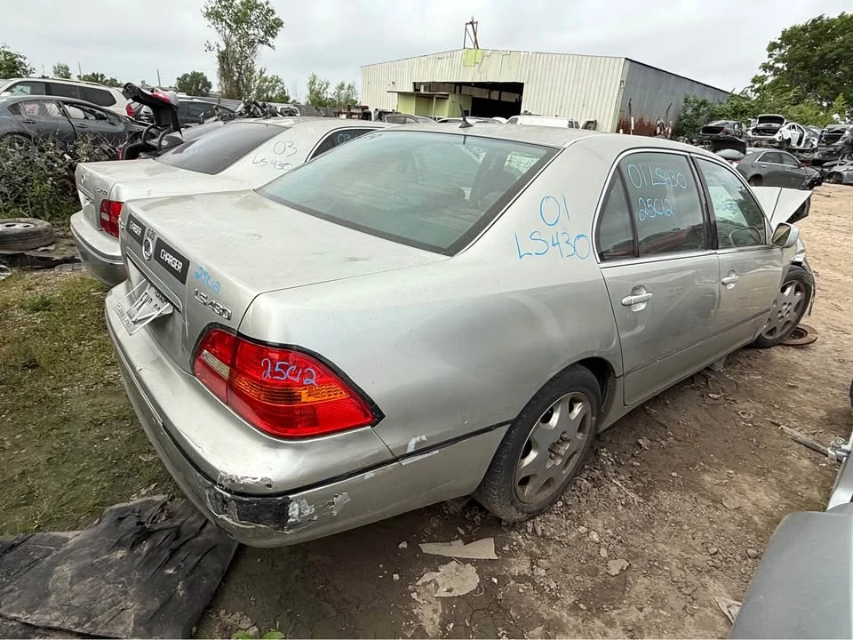 2001 Lexus LS 3rd Gen - Image 3 of 5