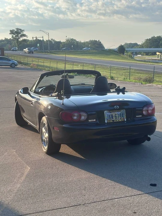 2001 Mazda NB MX-5 Miata - Image 4 of 8