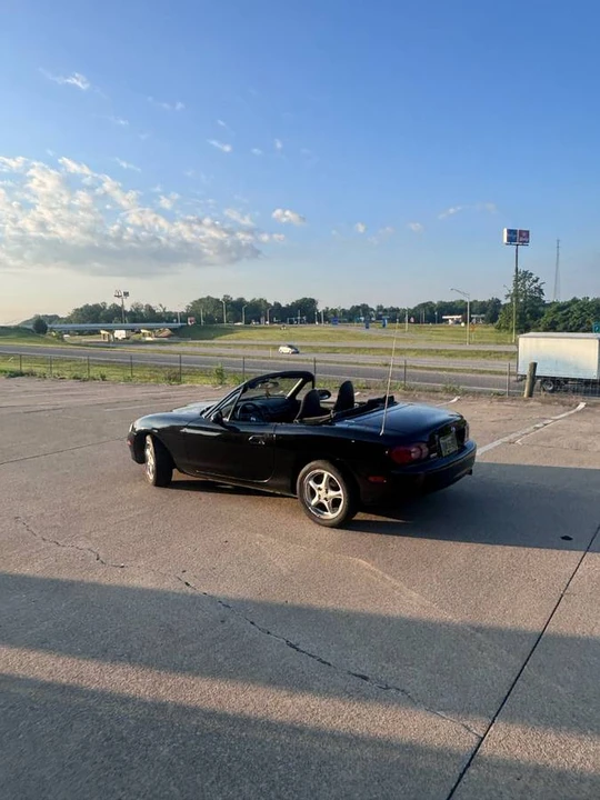 2001 Mazda NB MX-5 Miata - Image 5 of 8