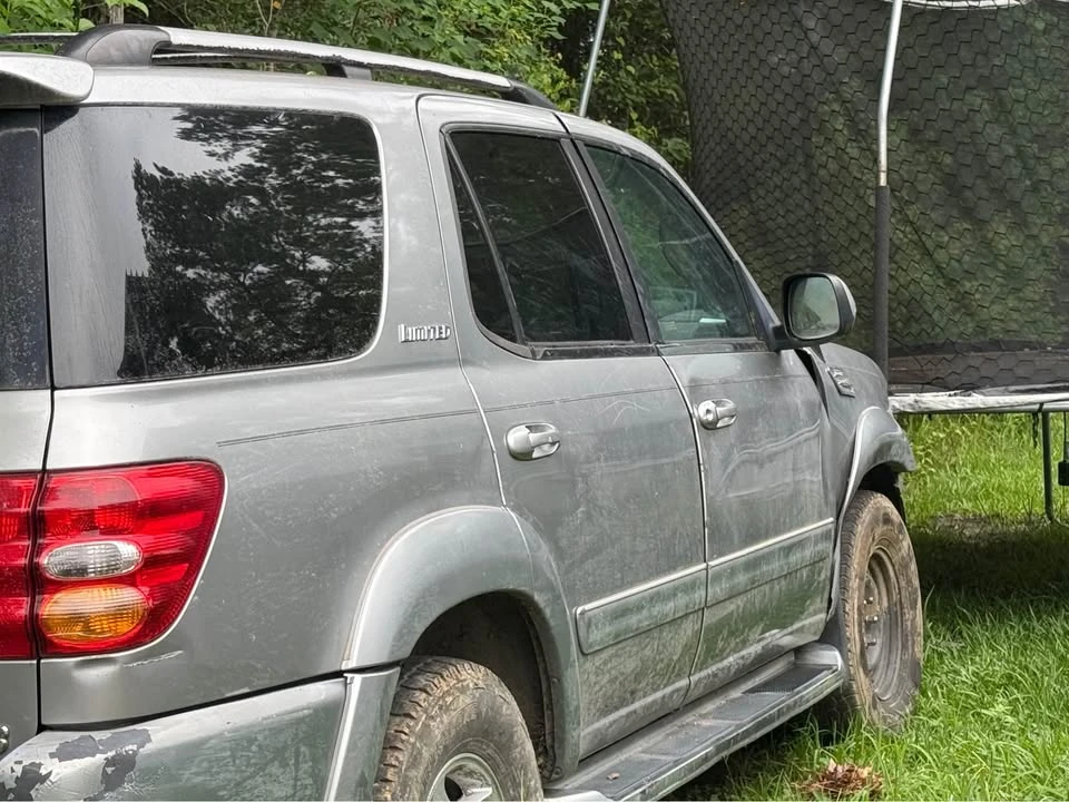 Toyota Sequoia 1st Gen - Image 2 of 6