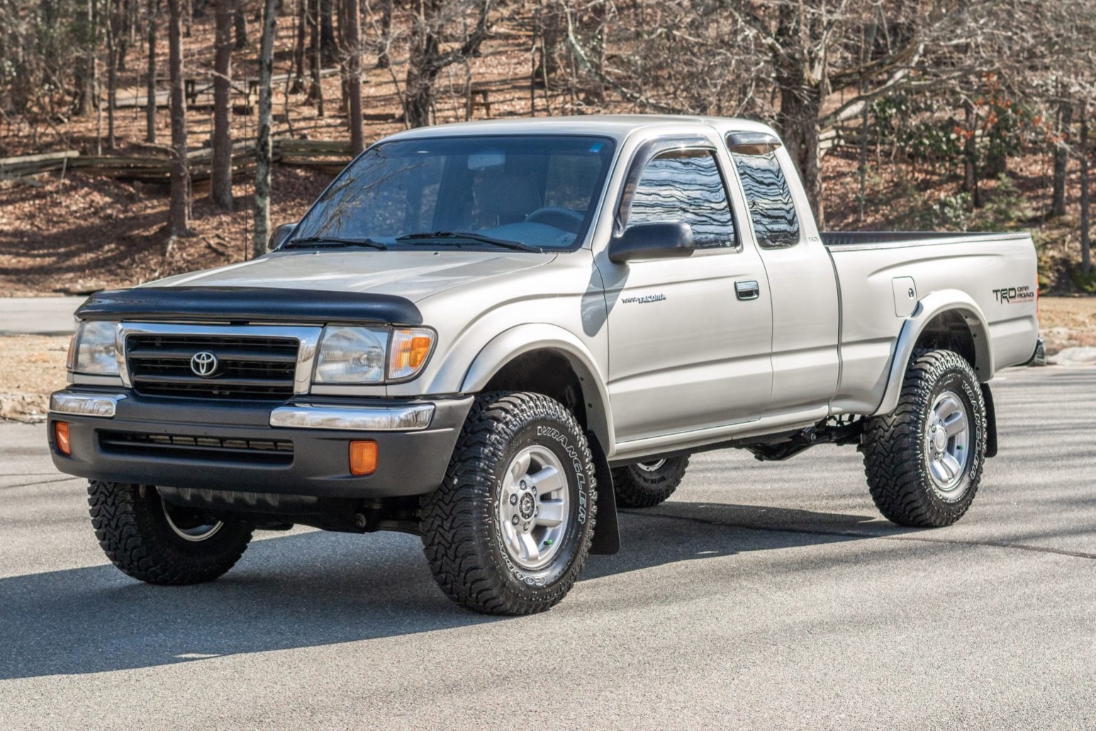 36k-Mile 2000 Toyota Tacoma SR5 Xtracab V6 4×4 5-Speed