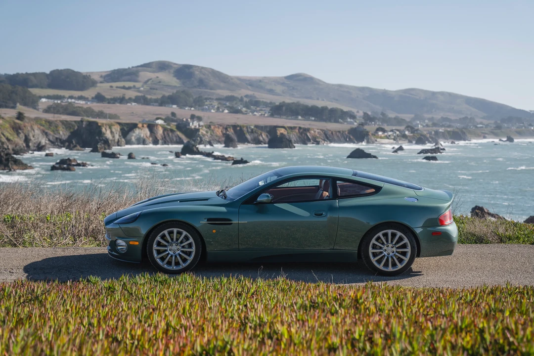 2002 Aston Martin Vanquish 1st Gen - Image 25 of 31