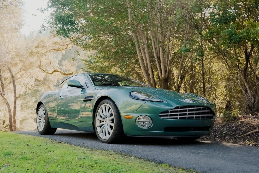 2002 Aston Martin Vanquish 1st Gen - Image 16 of 31