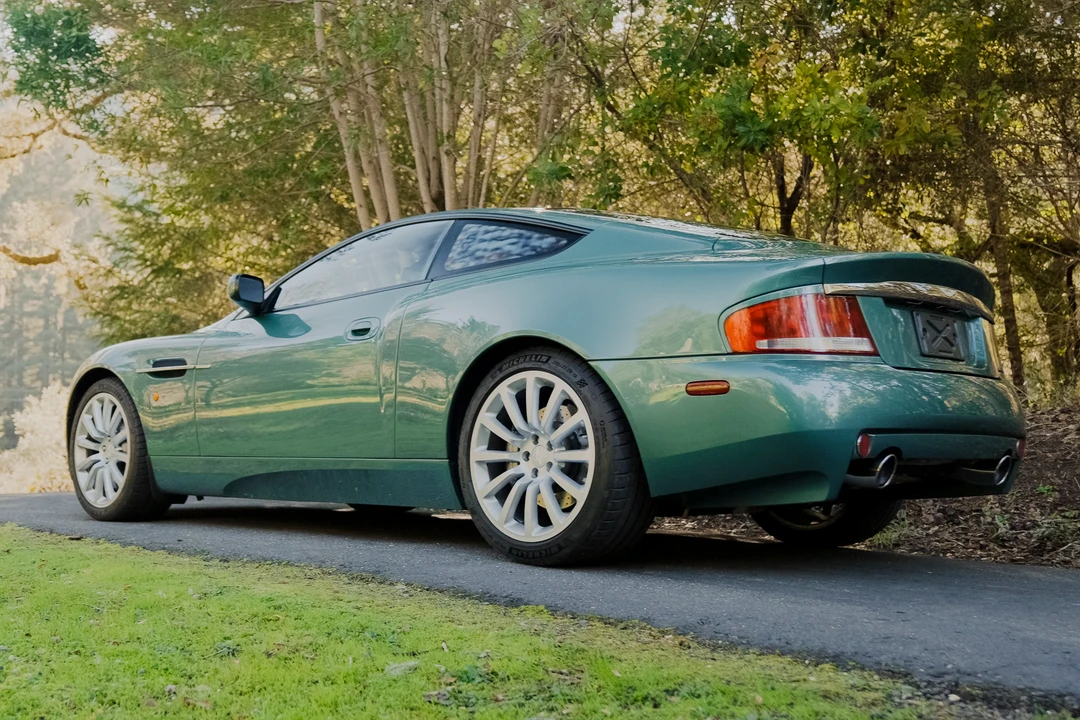 2002 Aston Martin Vanquish 1st Gen - Image 18 of 31