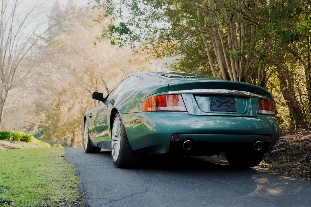 2002 Aston Martin Vanquish 1st Gen - Image 19 of 31