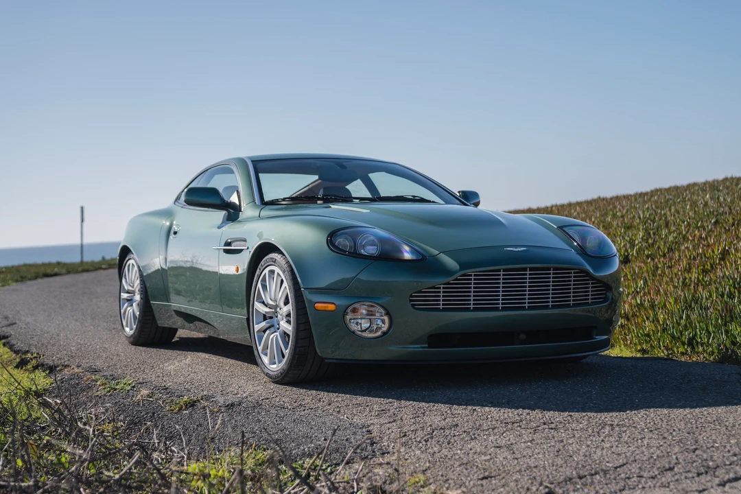 2002 Aston Martin Vanquish 1st Gen - Image 28 of 31