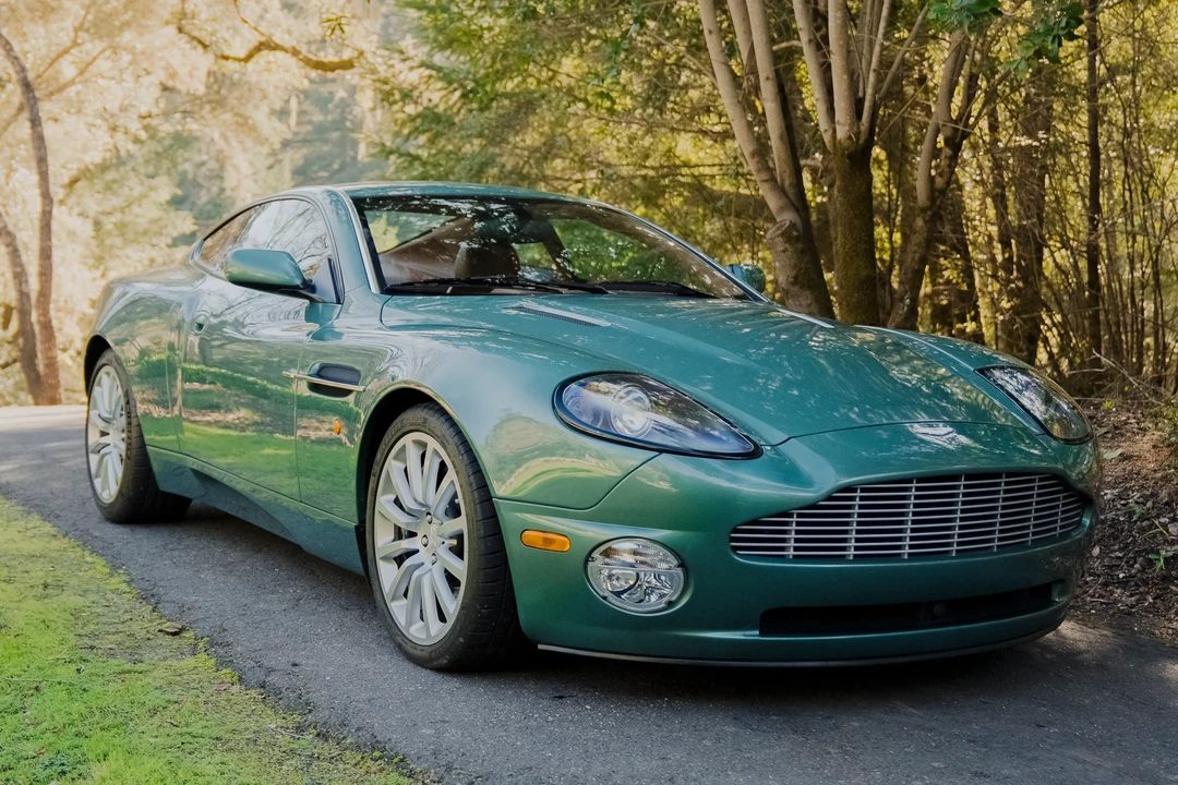 2002 Aston Martin Vanquish 1st Gen - Image 13 of 31