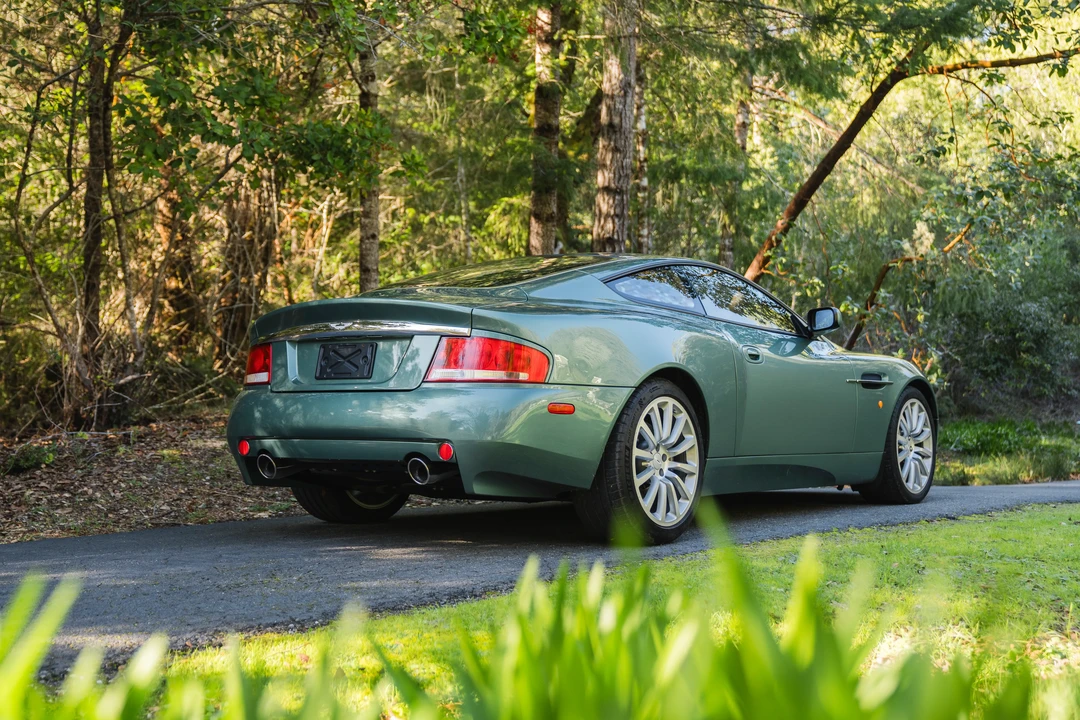 2002 Aston Martin Vanquish 1st Gen - Image 11 of 31