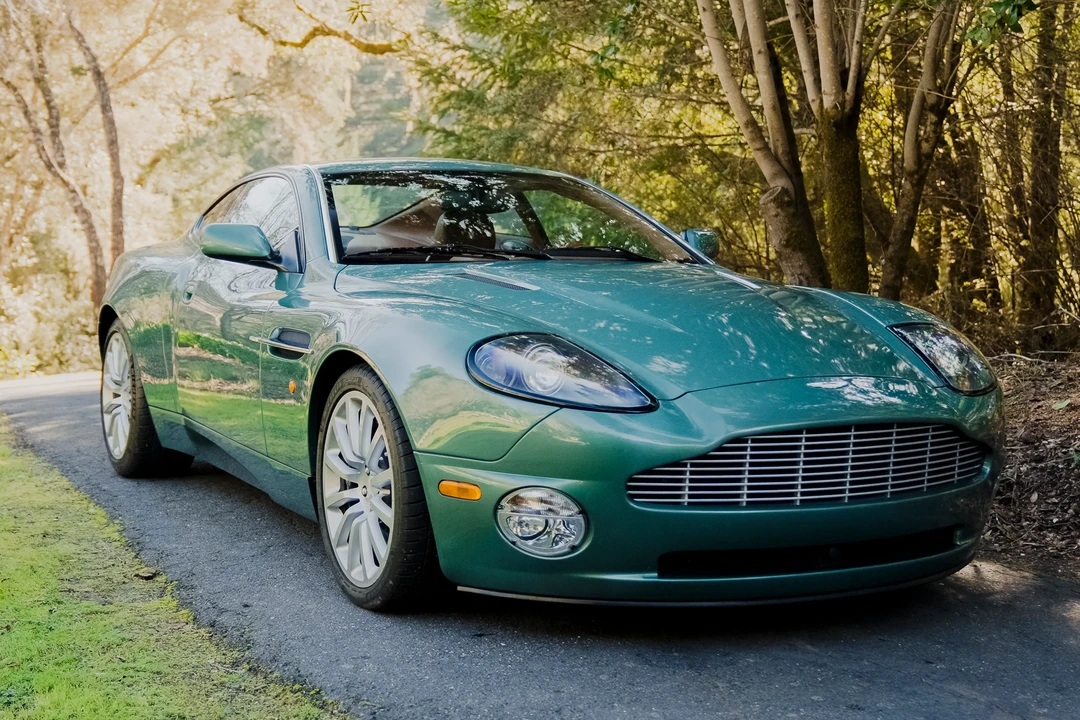 2002 Aston Martin Vanquish 1st Gen - Image 12 of 31