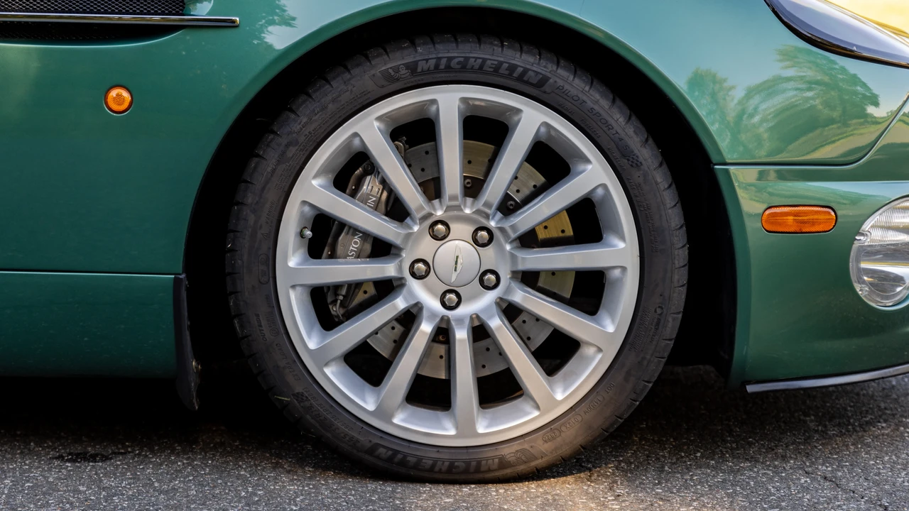 2002 Aston Martin Vanquish 1st Gen - Image 30 of 31