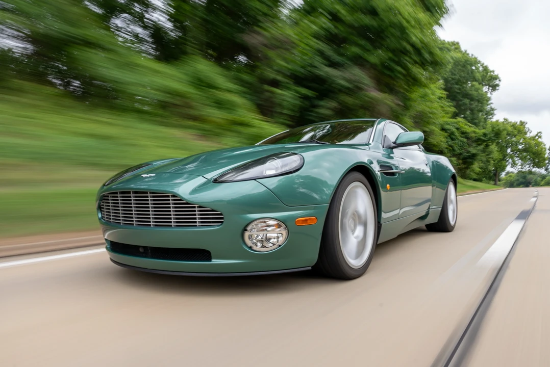 2002 Aston Martin Vanquish 1st Gen - Image 10 of 31