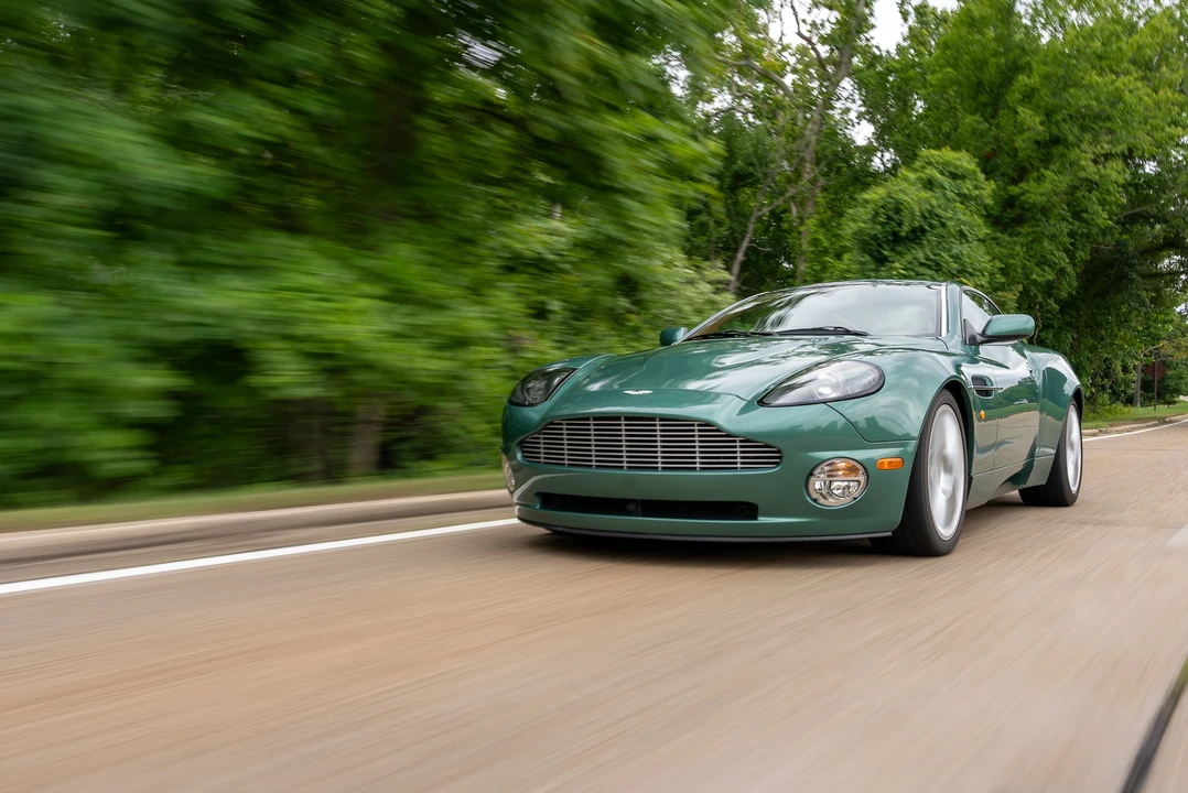 2002 Aston Martin Vanquish 1st Gen - Image 11 of 31