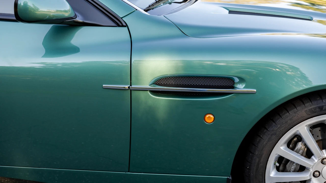 2002 Aston Martin Vanquish 1st Gen - Image 17 of 31