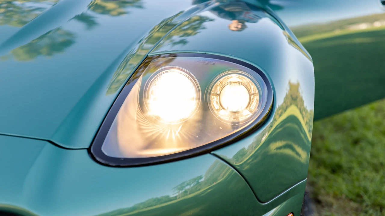 2002 Aston Martin Vanquish 1st Gen - Image 24 of 31