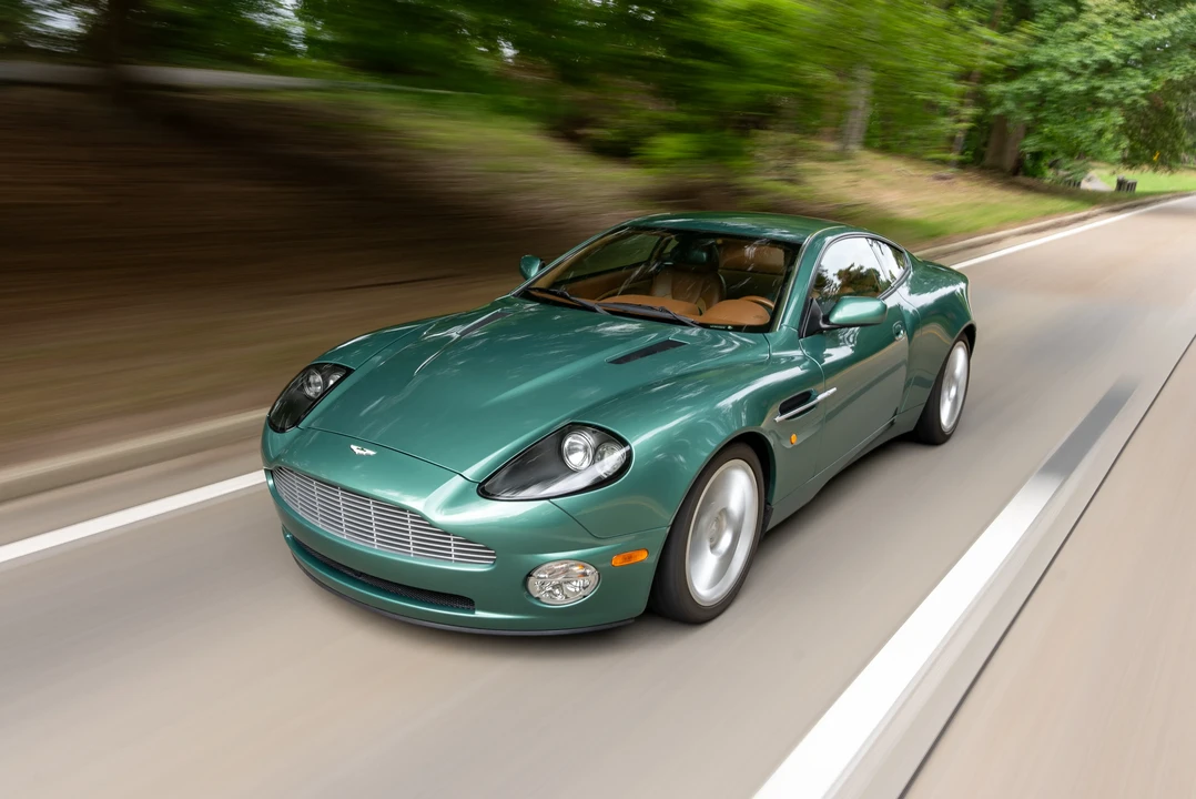 2002 Aston Martin Vanquish 1st Gen - Image 12 of 31