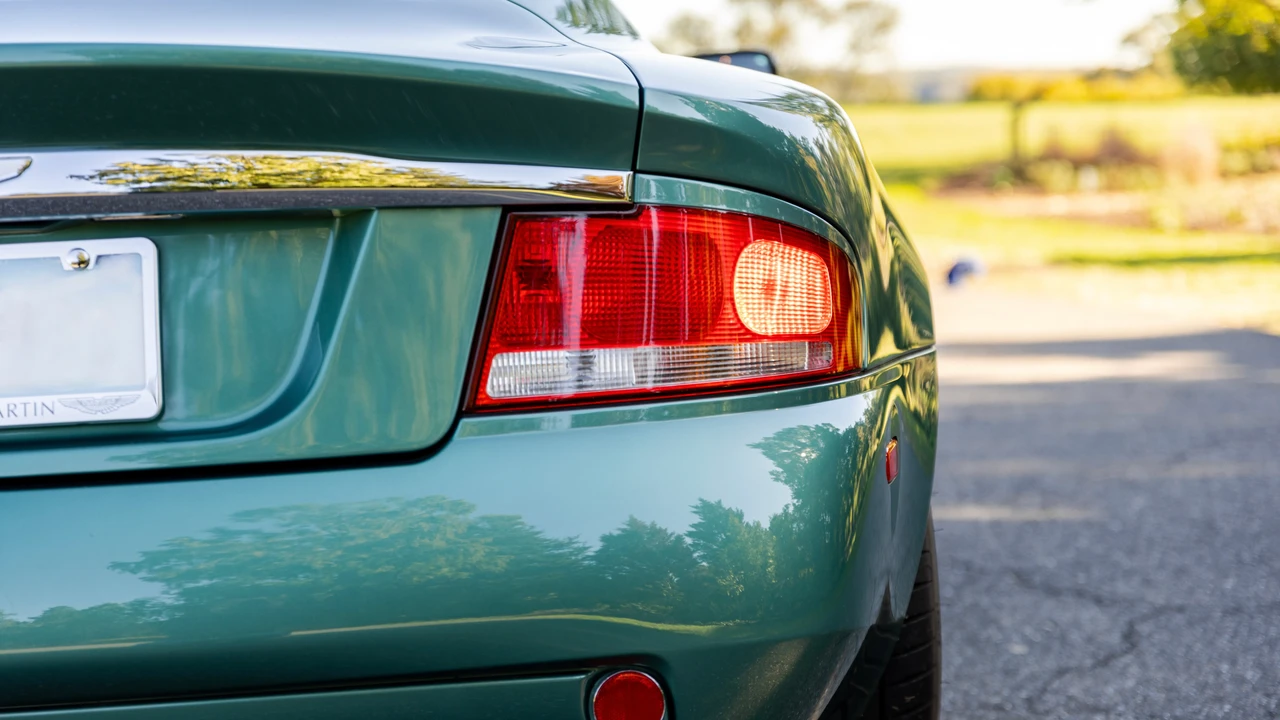 2002 Aston Martin Vanquish 1st Gen - Image 26 of 31