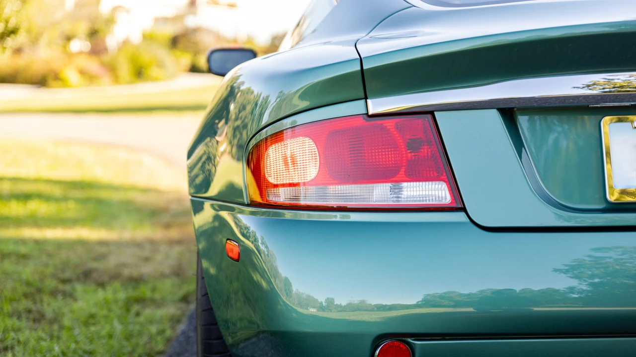 2002 Aston Martin Vanquish 1st Gen - Image 25 of 31