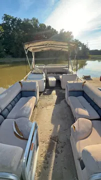 2002 Bentley 24 Foot Pontoon