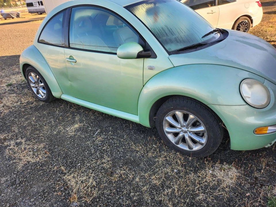 2001 Volkswagen New Beetle - Image 2 of 2